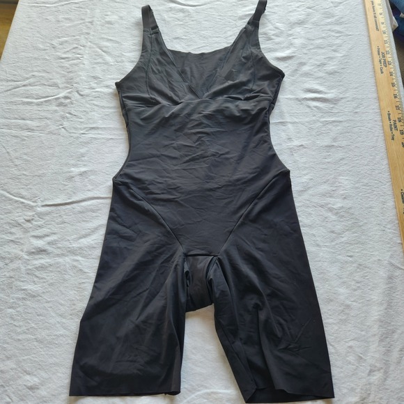 Maidenform Other - Maidenform Singlet Sleek Smoothers Wear Your Own Bra Body Shaper Black Size M